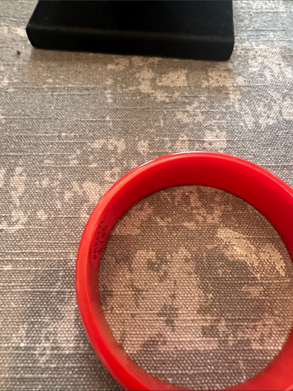 Cherry Red Bakelite Bangle Bracelet with delicate carved design - Picture 3 of 3